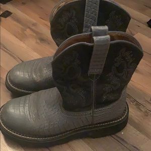 Size 6.5 blueish grey round toe cowboy boots